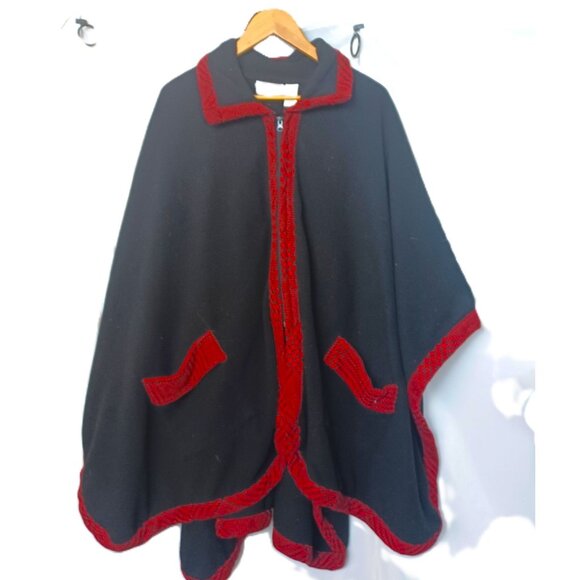 Vintage Le Moda Black & Red Knit Trim Cape With Pockets & Zip Closure - Picture 1 of 3